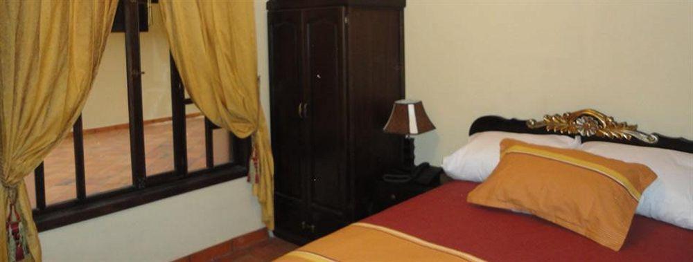 Hotel Vieja Mansion กูเอ็งกา ภายนอก รูปภาพ