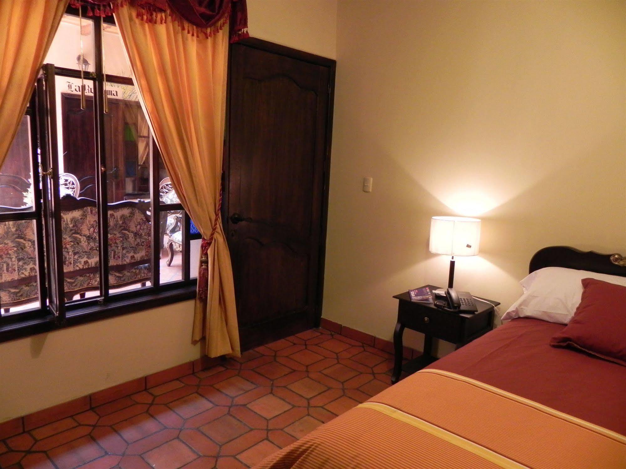 Hotel Vieja Mansion กูเอ็งกา ภายนอก รูปภาพ
