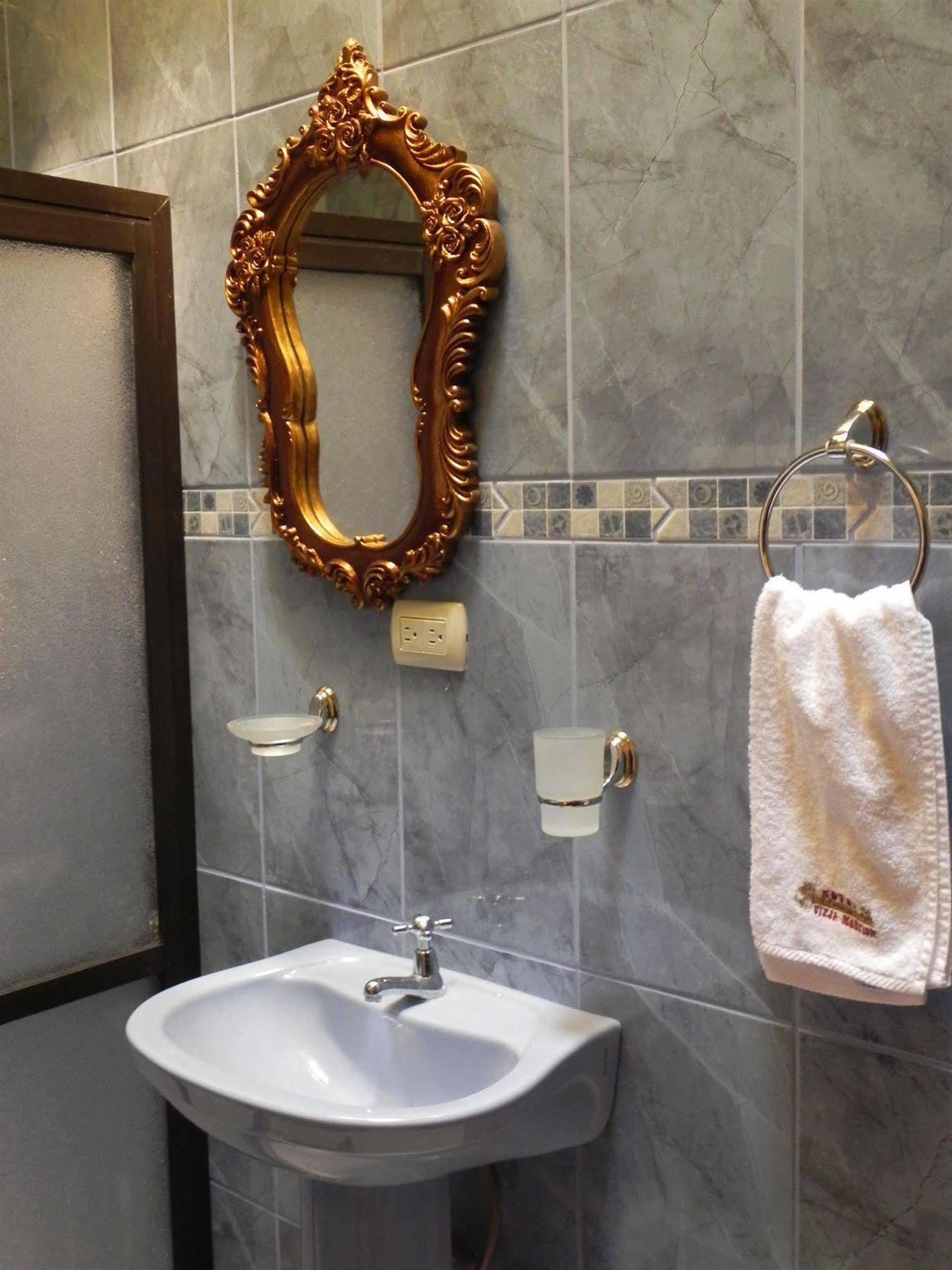 Hotel Vieja Mansion กูเอ็งกา ภายนอก รูปภาพ